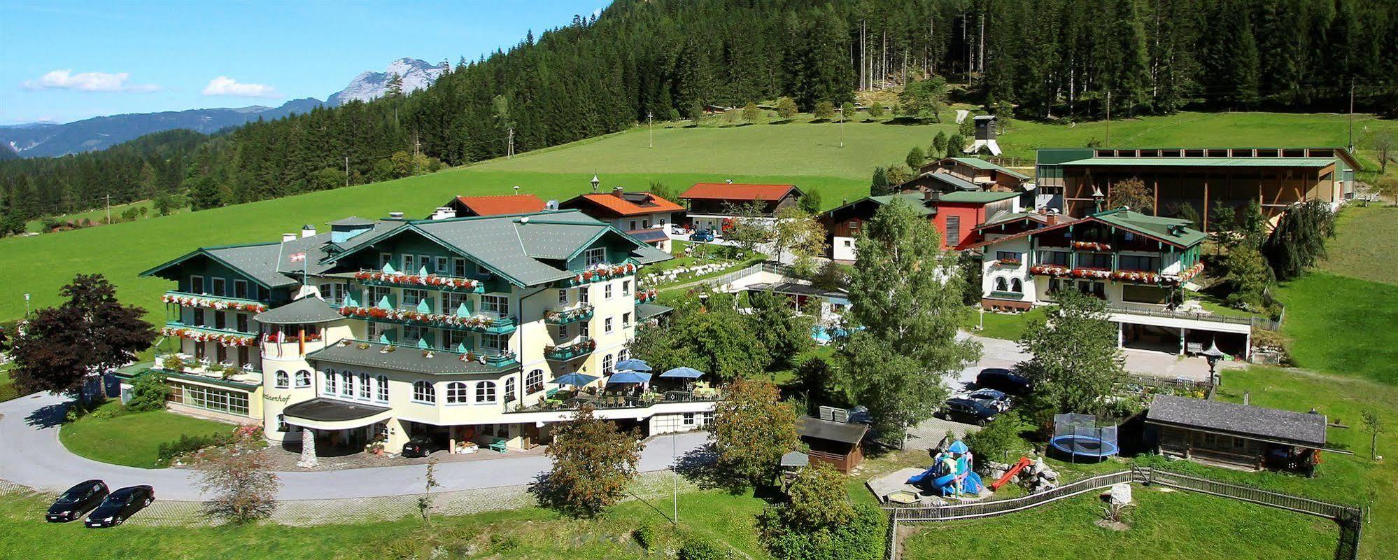 Wohlfuehlresort Und Feriengut Martinerhof Занкт-Мартін-ам-Тенненґебірґе Екстер'єр фото